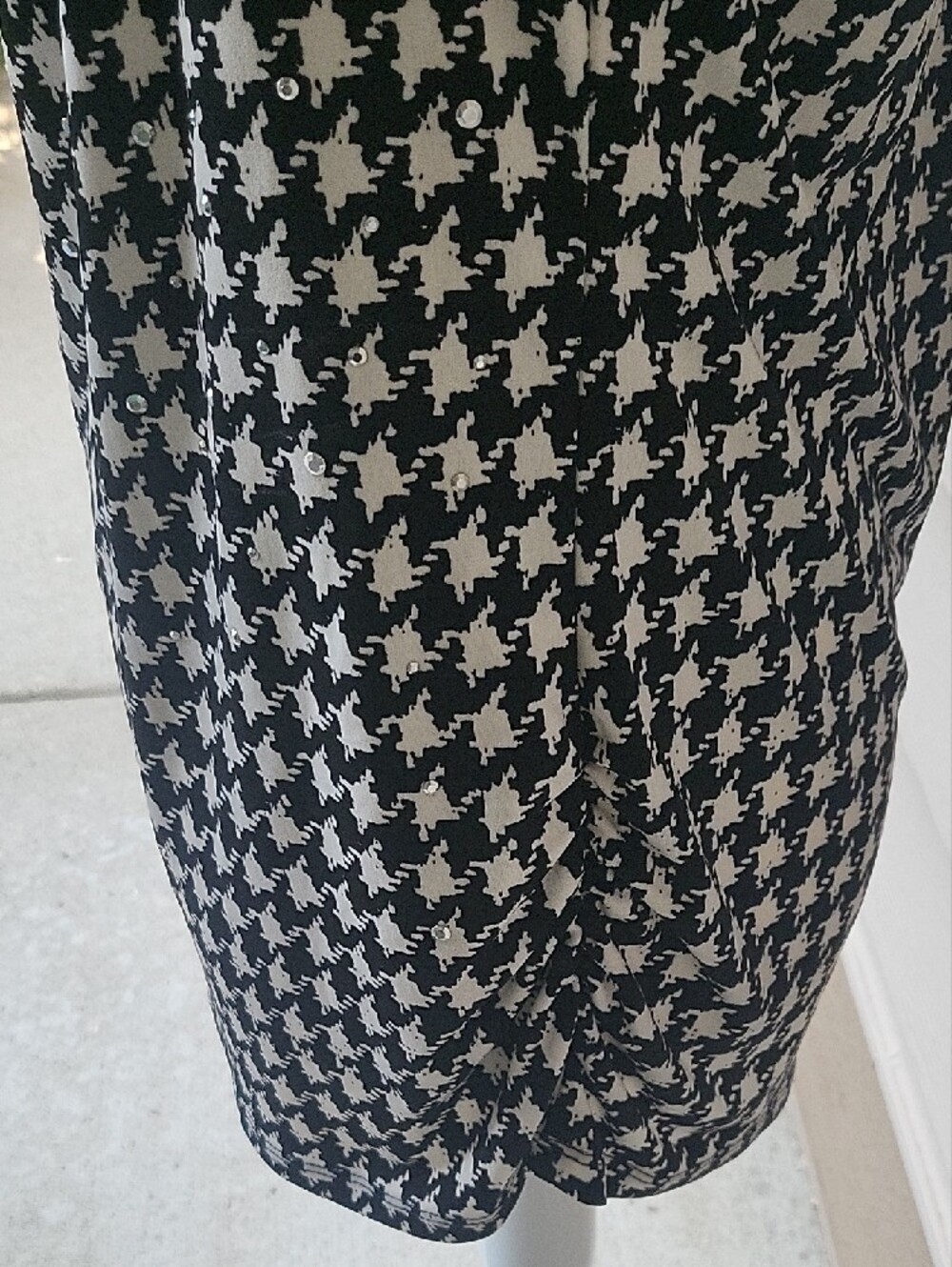 Chaus Women’s Large Houndstooth Cowl Neck Blouse Black White Short Sleeve - Picture 3 of 12